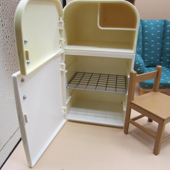 Madeline Old House In Paris Doll Furniture 11pcs. - Picture 10 of 16